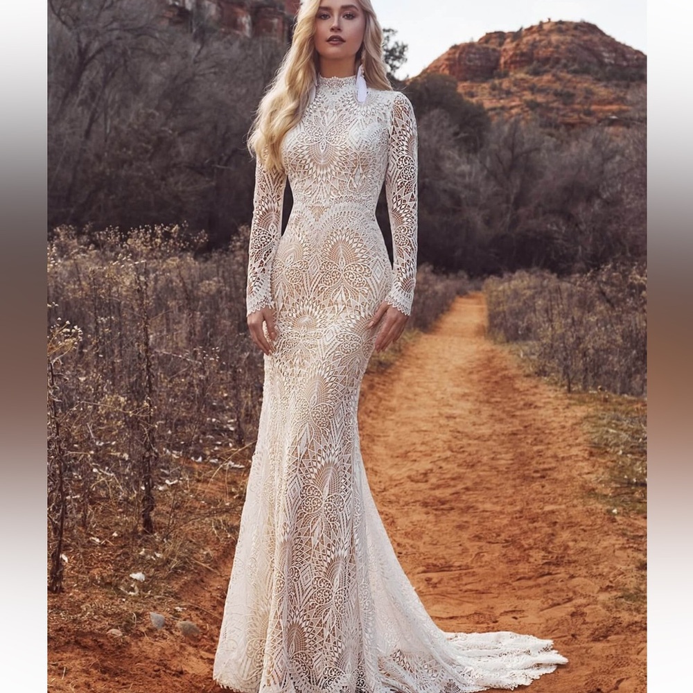 Elegant Lace Wedding Dress